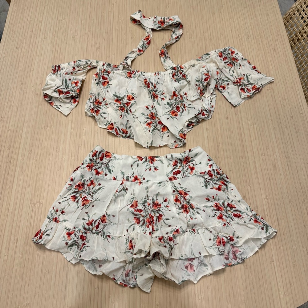 Flynn skye floral two piece set shorts and crop top white red rose floral xs